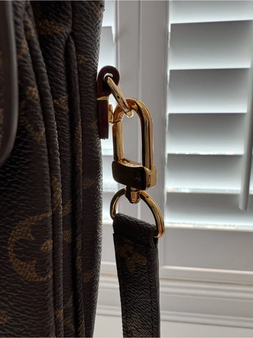 Louis Vuitton Pochette Métis Monogram Canvas Crossbody Satchel